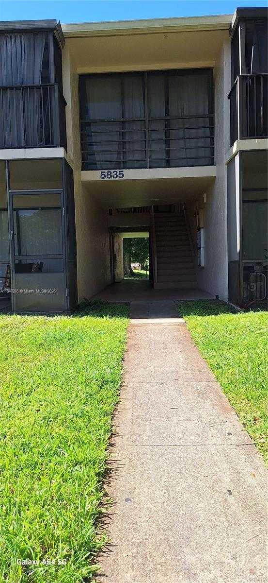 Small Image of 5835 WASHINGTON ST #49, Hollywood Number 7