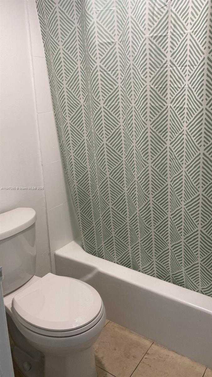Small Image of 300 BAYVIEW DR #1901, Sunny Isles Beach Number 26