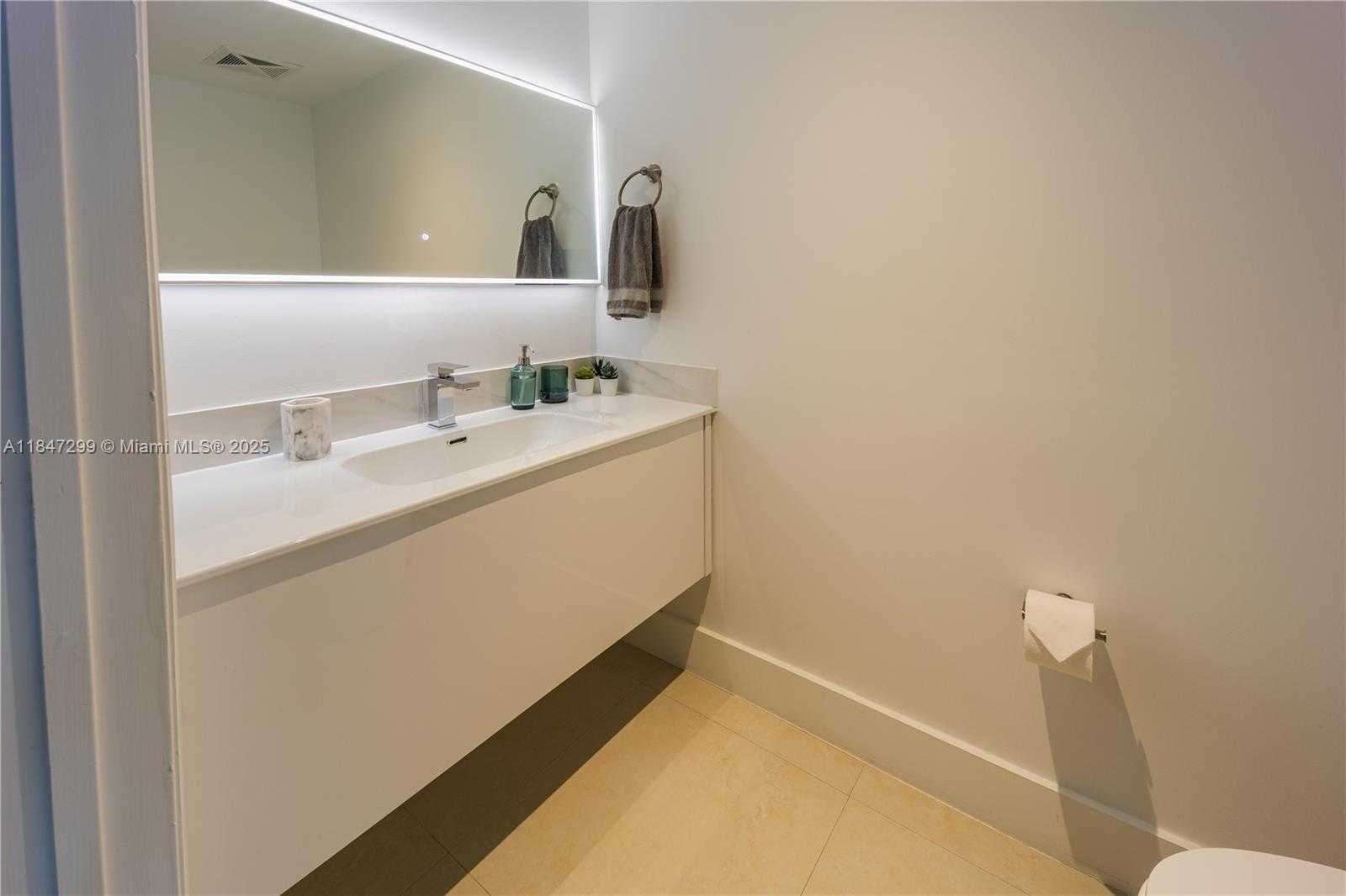 Small Image of 60 SOUTH WEST 13TH ST #3222, Miami Number 10