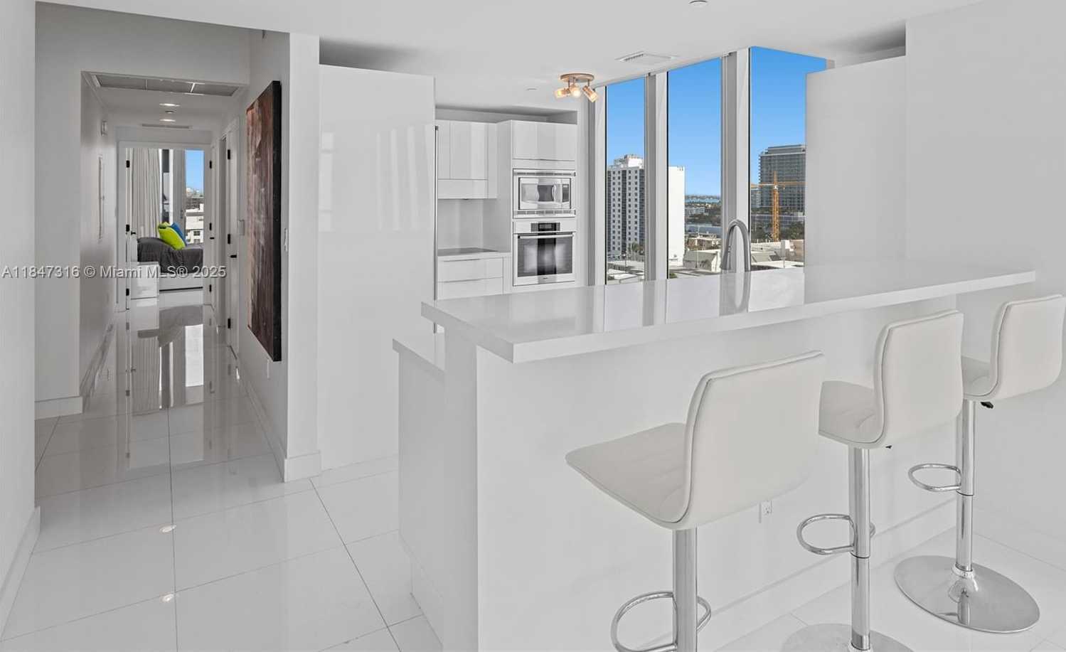 Small Image of 6799 COLLINS AVE #1002, Miami Beach Number 10