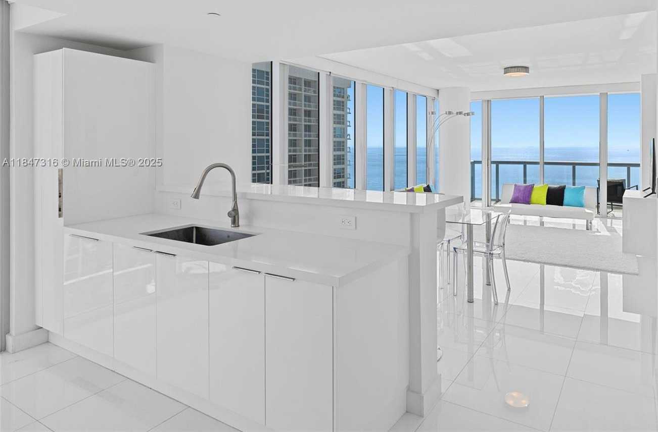 Small Image of 6799 COLLINS AVE #1002, Miami Beach Number 11