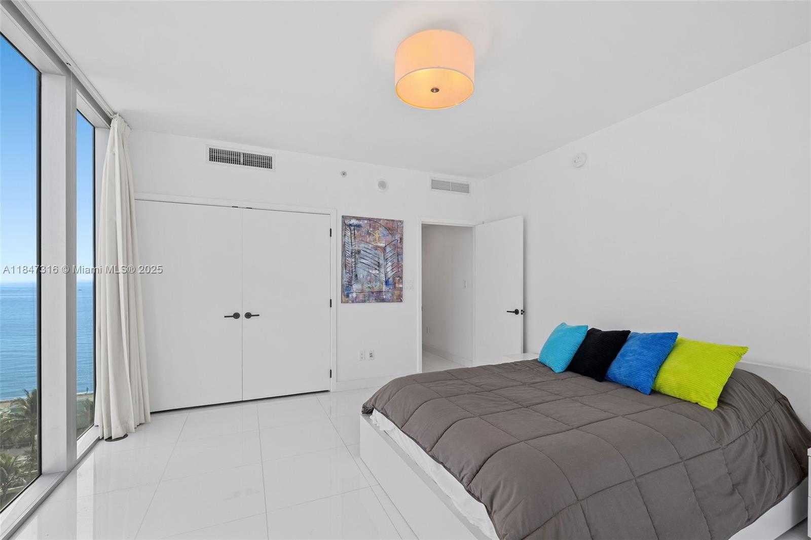 Small Image of 6799 COLLINS AVE #1002, Miami Beach Number 12