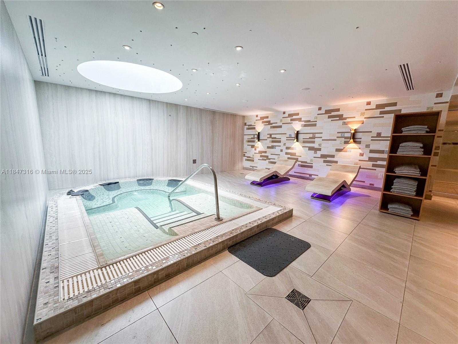 Small Image of 6799 COLLINS AVE #1002, Miami Beach Number 30
