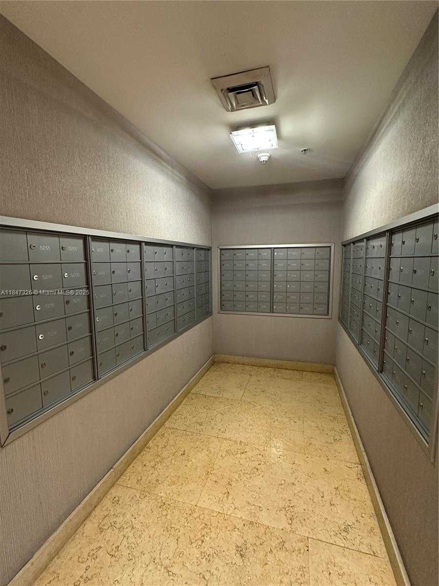 Small Image of 60 SOUTH WEST 13TH ST #1605, Miami Number 31