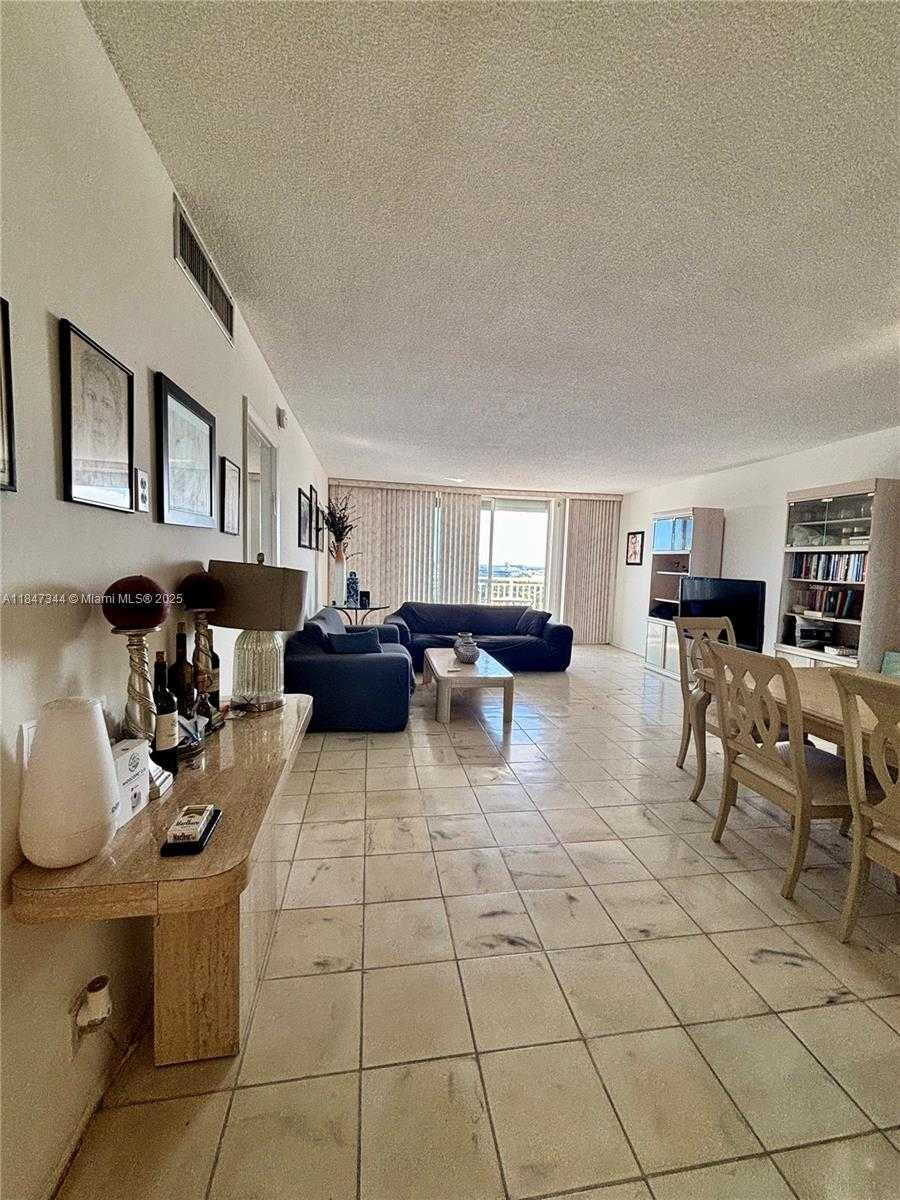 Small Image of 427 GOLDEN ISLES DR #12B, Hallandale Beach Number 3