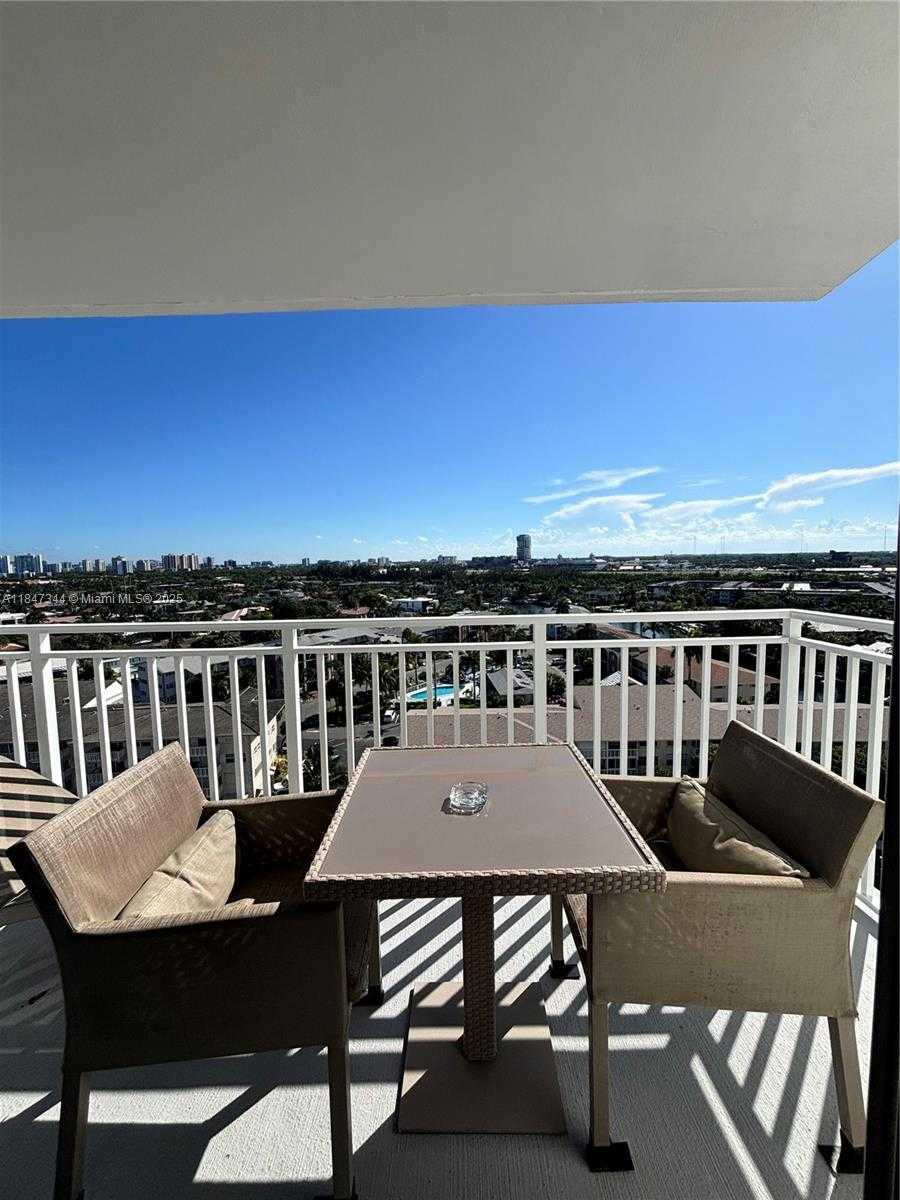 Small Image of 427 GOLDEN ISLES DR #12B, Hallandale Beach Number 5