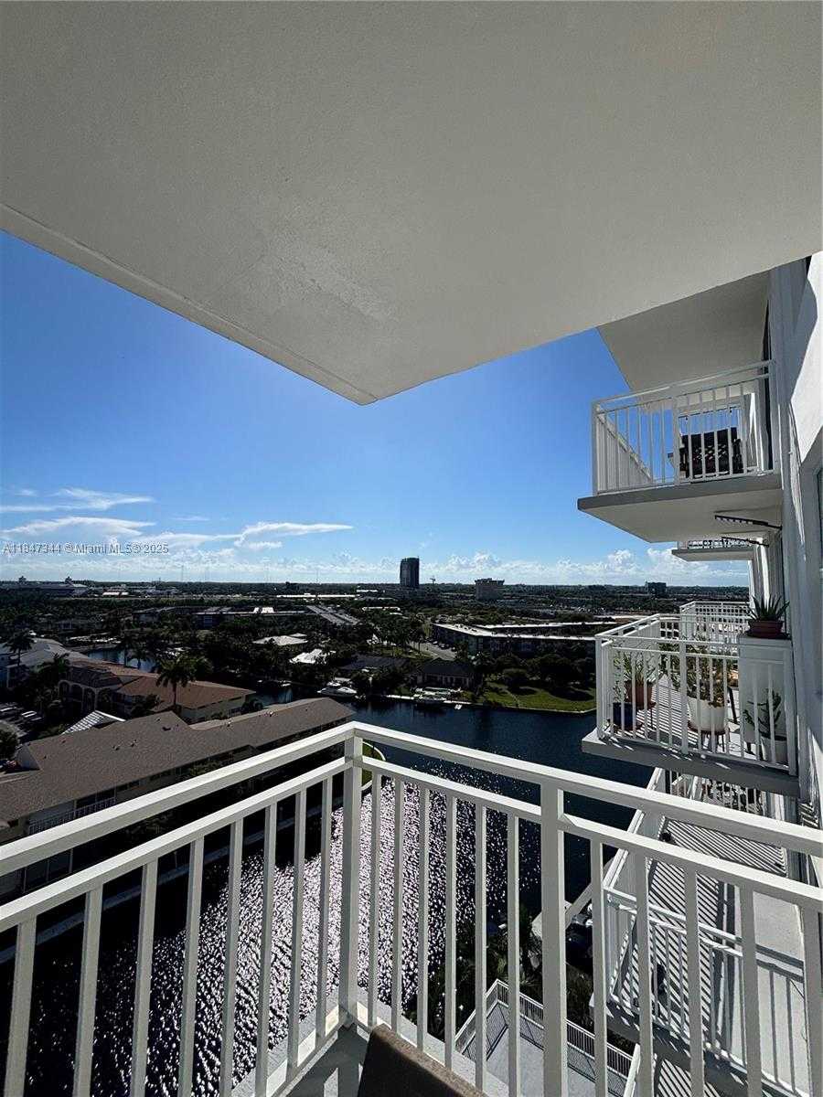 Small Image of 427 GOLDEN ISLES DR #12B, Hallandale Beach Number 6