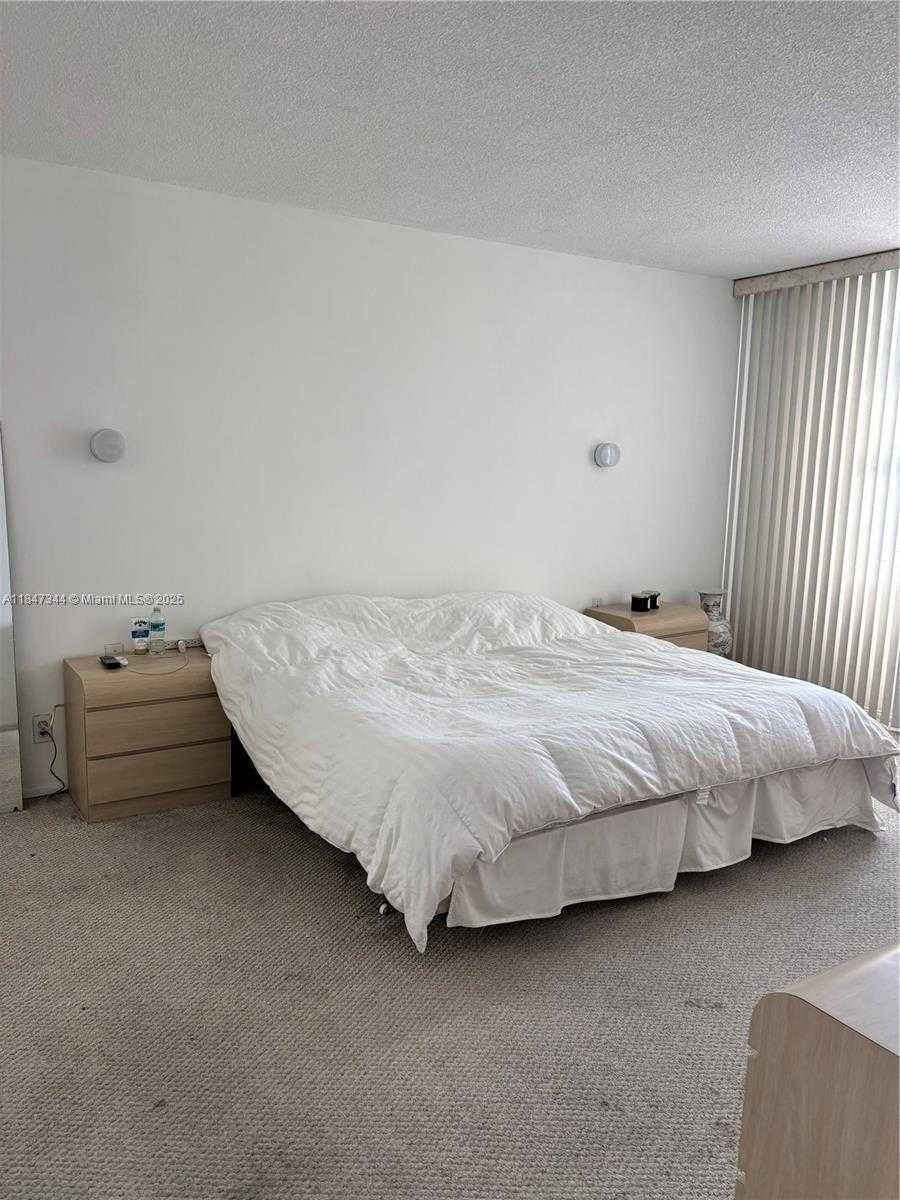 Small Image of 427 GOLDEN ISLES DR #12B, Hallandale Beach Number 8