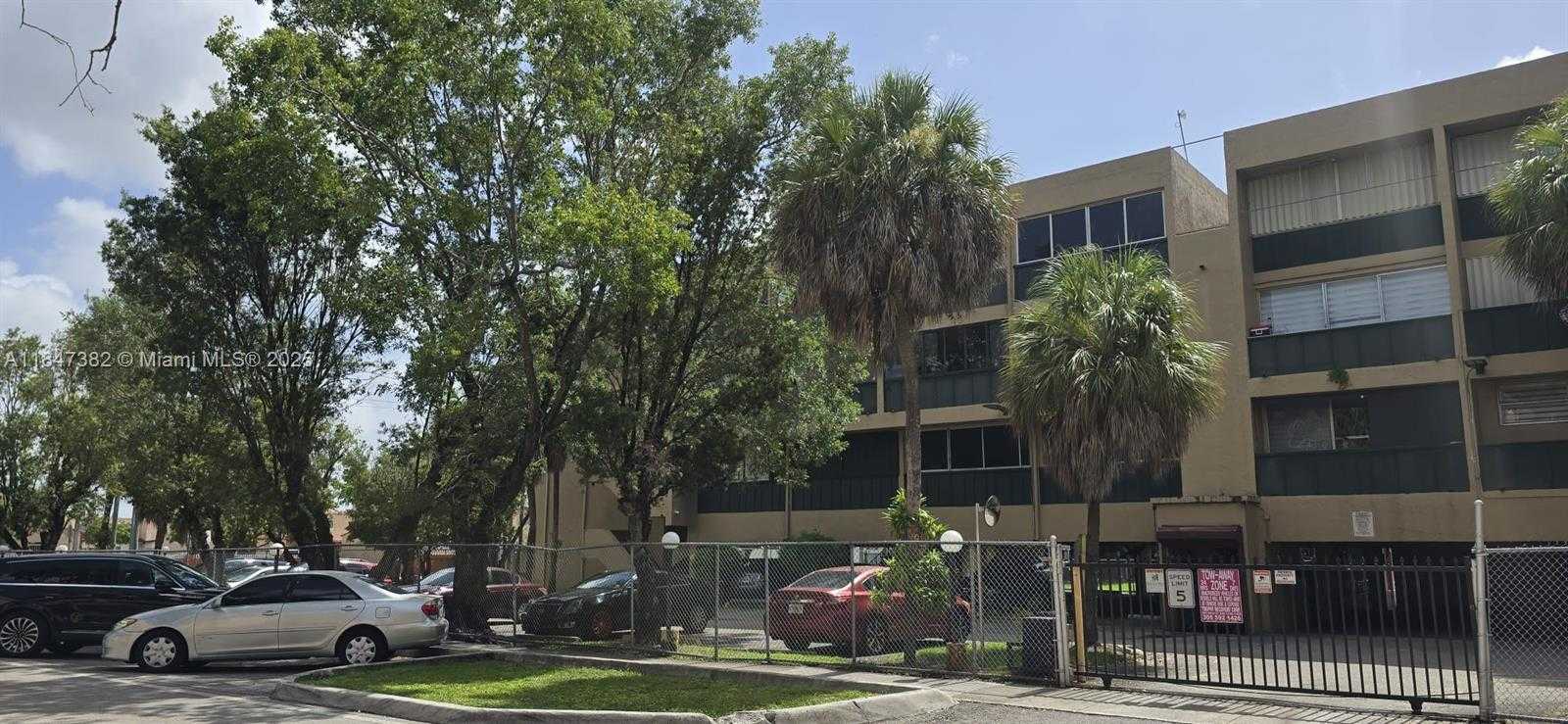 Small Image of 1750 WEST 56TH ST #231, Hialeah Number 3