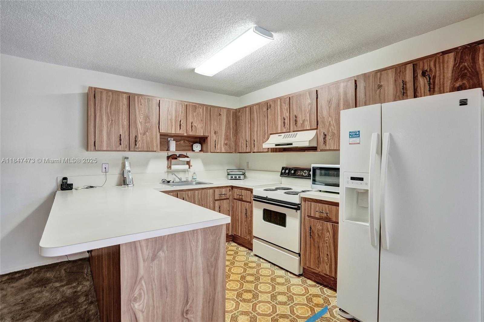 Small Image of 8900 SOUTH WEST 20TH PL #A-25, Davie Number 13