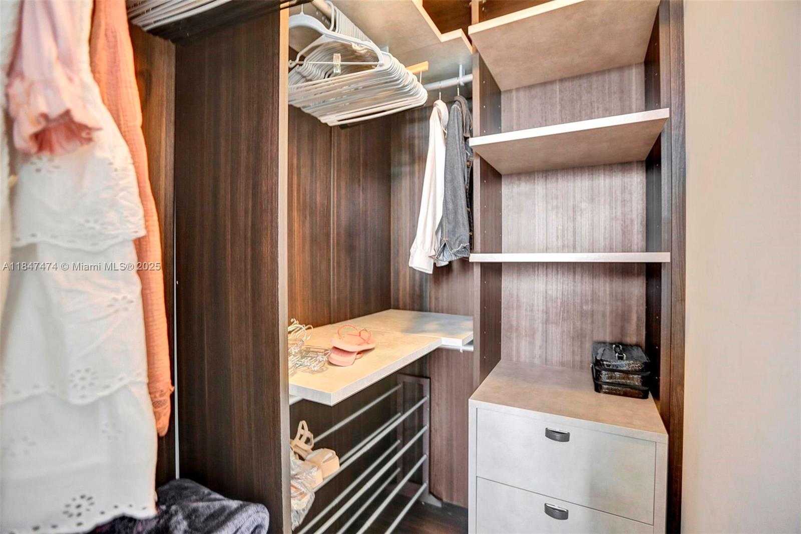 Small Image of 121 NORTH EAST 34TH ST #1814, Miami Number 17