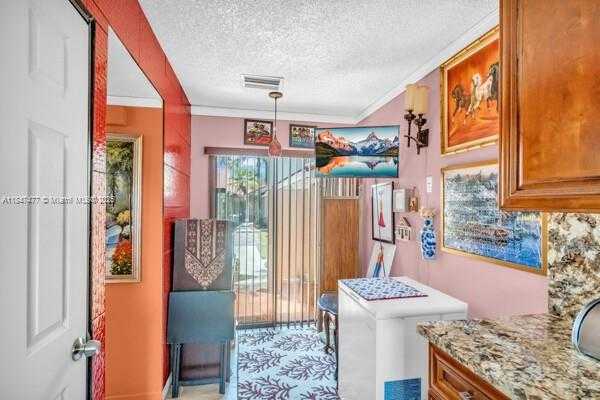 Small Image of 6326 NW 170th Terrace, Hialeah, FL 33015, USA Number 11