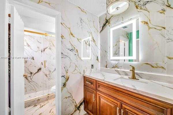 Small Image of 6326 NW 170th Terrace, Hialeah, FL 33015, USA Number 14