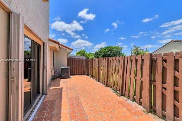 Small Image of 6326 NW 170th Terrace, Hialeah, FL 33015, USA Number 21