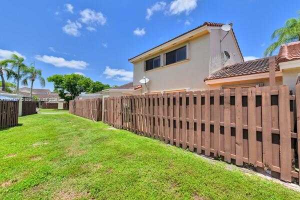 Small Image of 6326 NW 170th Terrace, Hialeah, FL 33015, USA Number 22