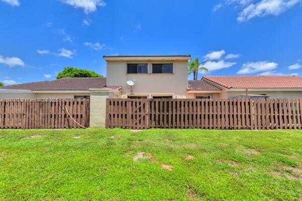 Small Image of 6326 NW 170th Terrace, Hialeah, FL 33015, USA Number 24