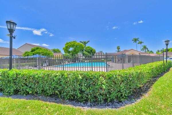 Small Image of 6326 NW 170th Terrace, Hialeah, FL 33015, USA Number 26