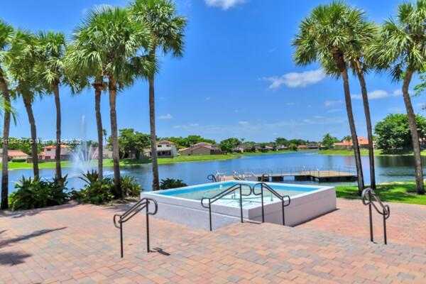 Small Image of 6326 NW 170th Terrace, Hialeah, FL 33015, USA Number 31