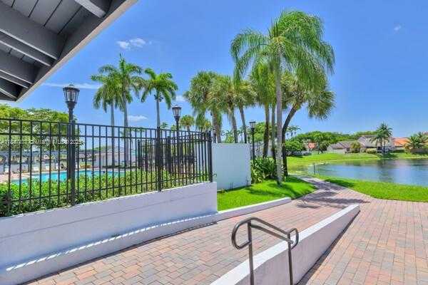 Small Image of 6326 NW 170th Terrace, Hialeah, FL 33015, USA Number 33