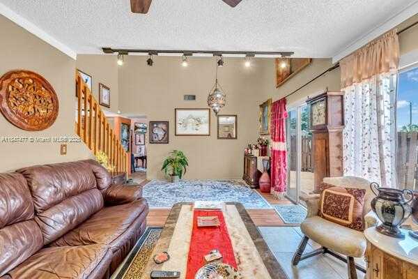 Small Image of 6326 NW 170th Terrace, Hialeah, FL 33015, USA Number 4