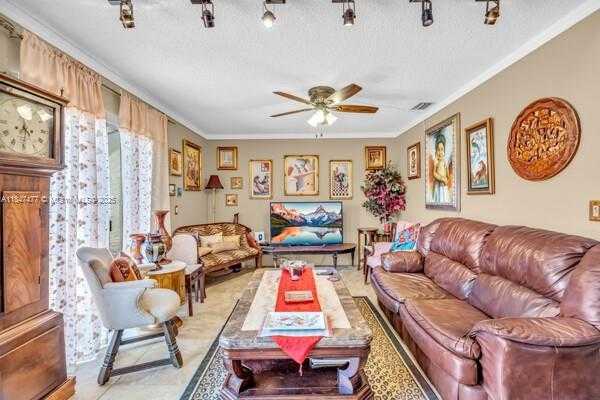 Small Image of 6326 NW 170th Terrace, Hialeah, FL 33015, USA Number 9
