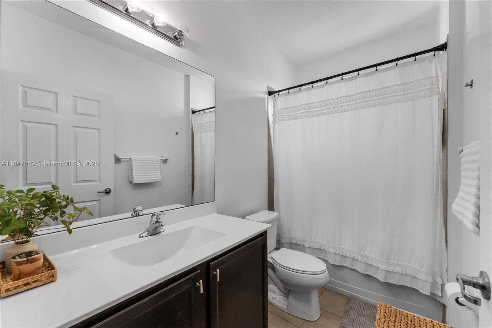 Small Image of 134 SOUTH EAST 28TH TER #10, Homestead Number 14