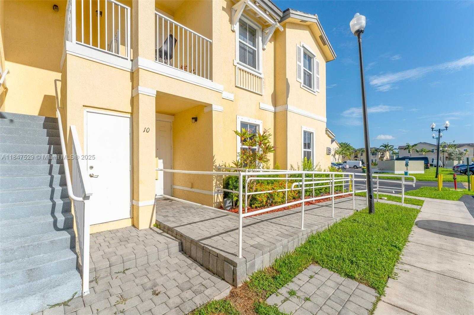 Small Image of 134 SOUTH EAST 28TH TER #10, Homestead Number 16