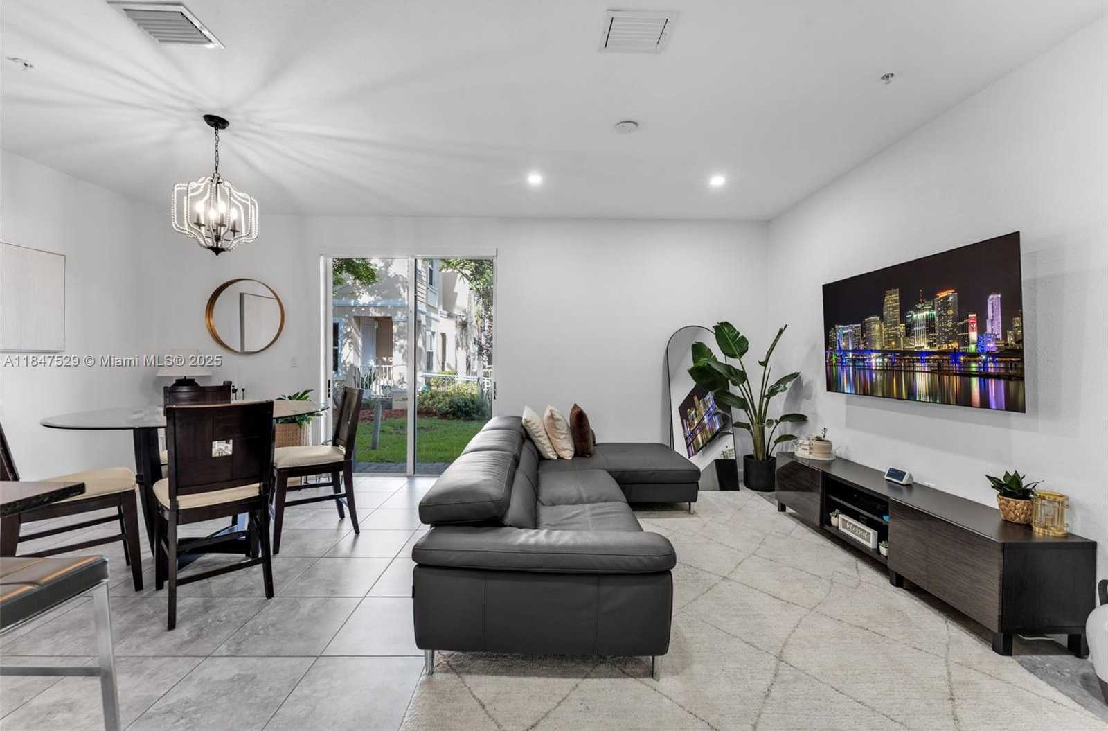 Small Image of 134 SOUTH EAST 28TH TER #10, Homestead Number 3