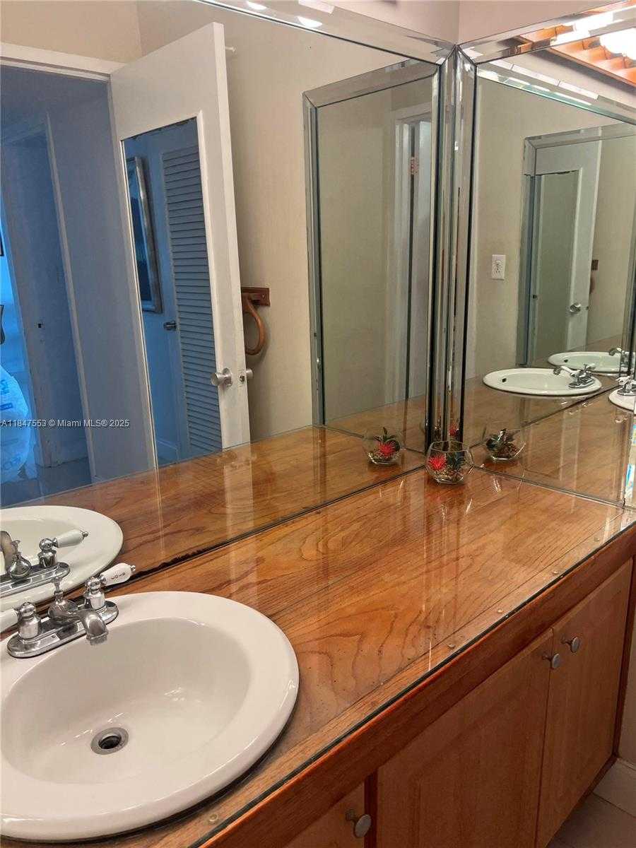 Small Image of 100 LINCOLN RD #635, Miami Beach Number 6