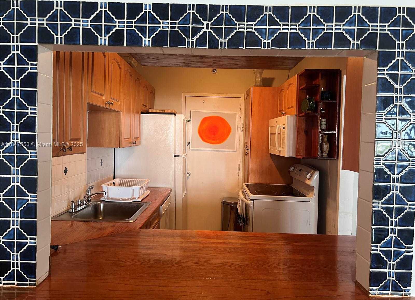 Small Image of 100 LINCOLN RD #635, Miami Beach Number 8