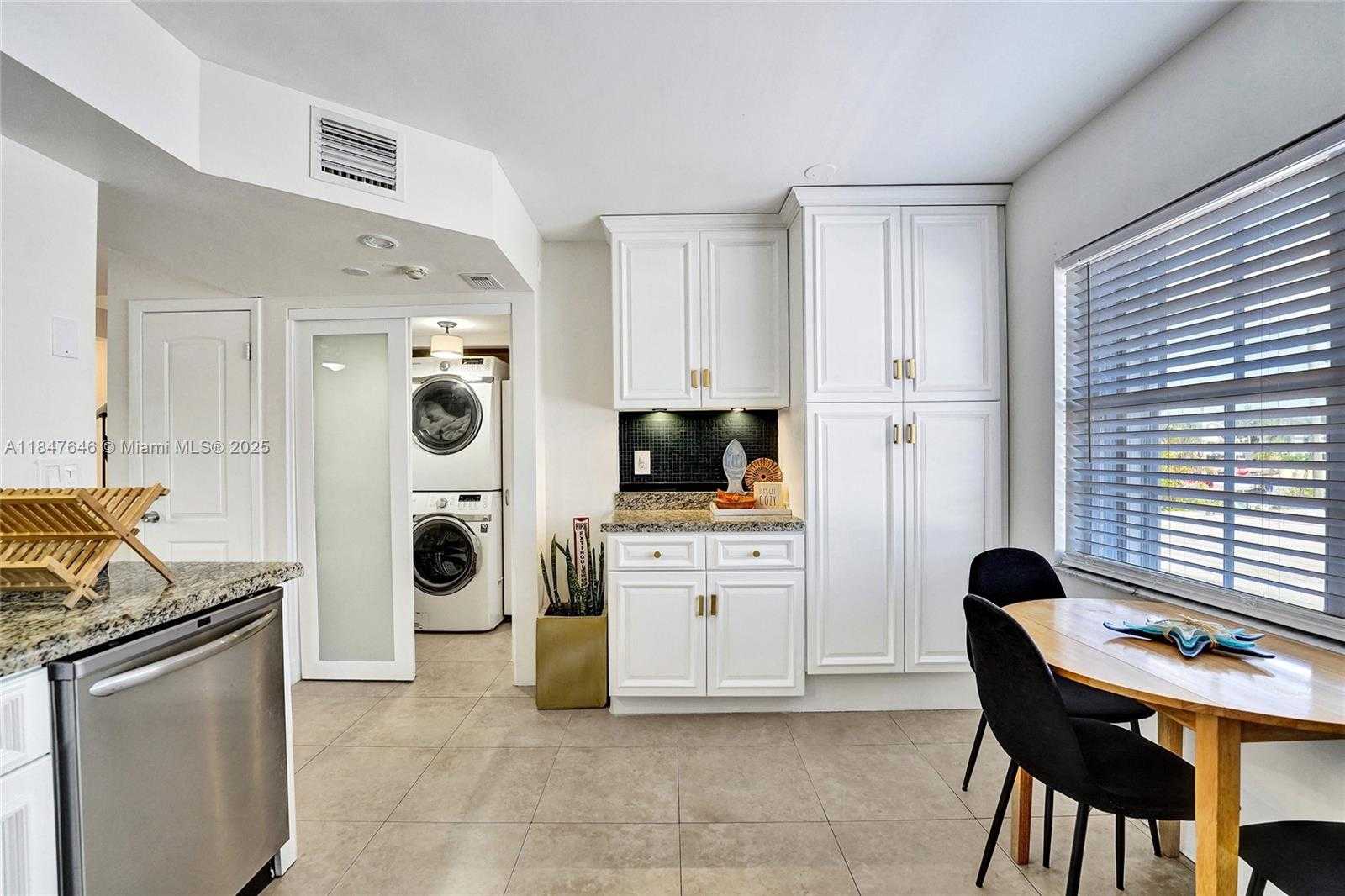 Small Image of 345 VIRGINIA ST, Hollywood Number 10
