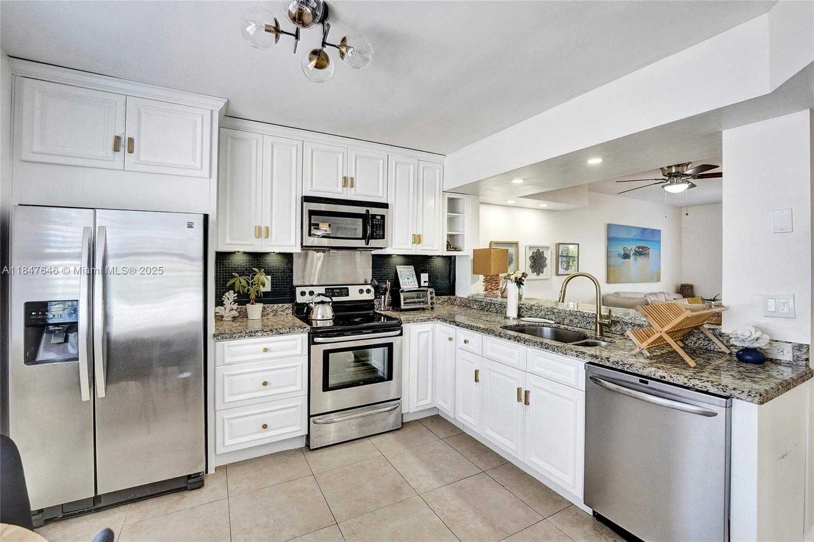 Small Image of 345 VIRGINIA ST, Hollywood Number 11
