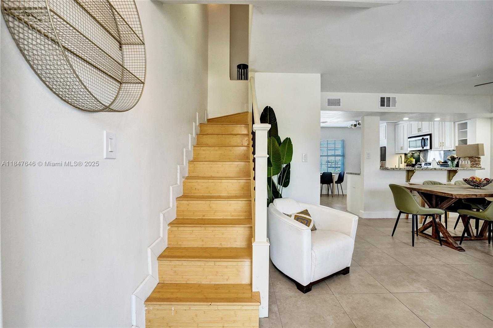 Small Image of 345 VIRGINIA ST, Hollywood Number 16