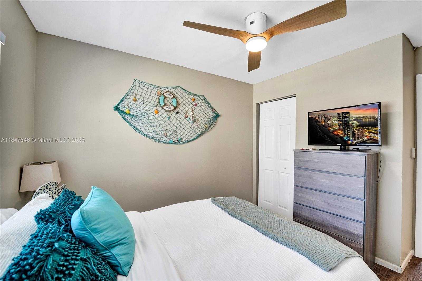 Small Image of 345 VIRGINIA ST, Hollywood Number 20