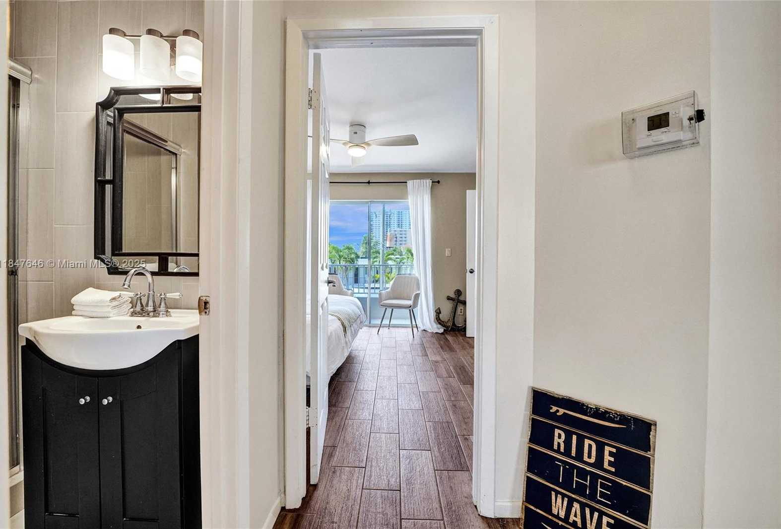Small Image of 345 VIRGINIA ST, Hollywood Number 21