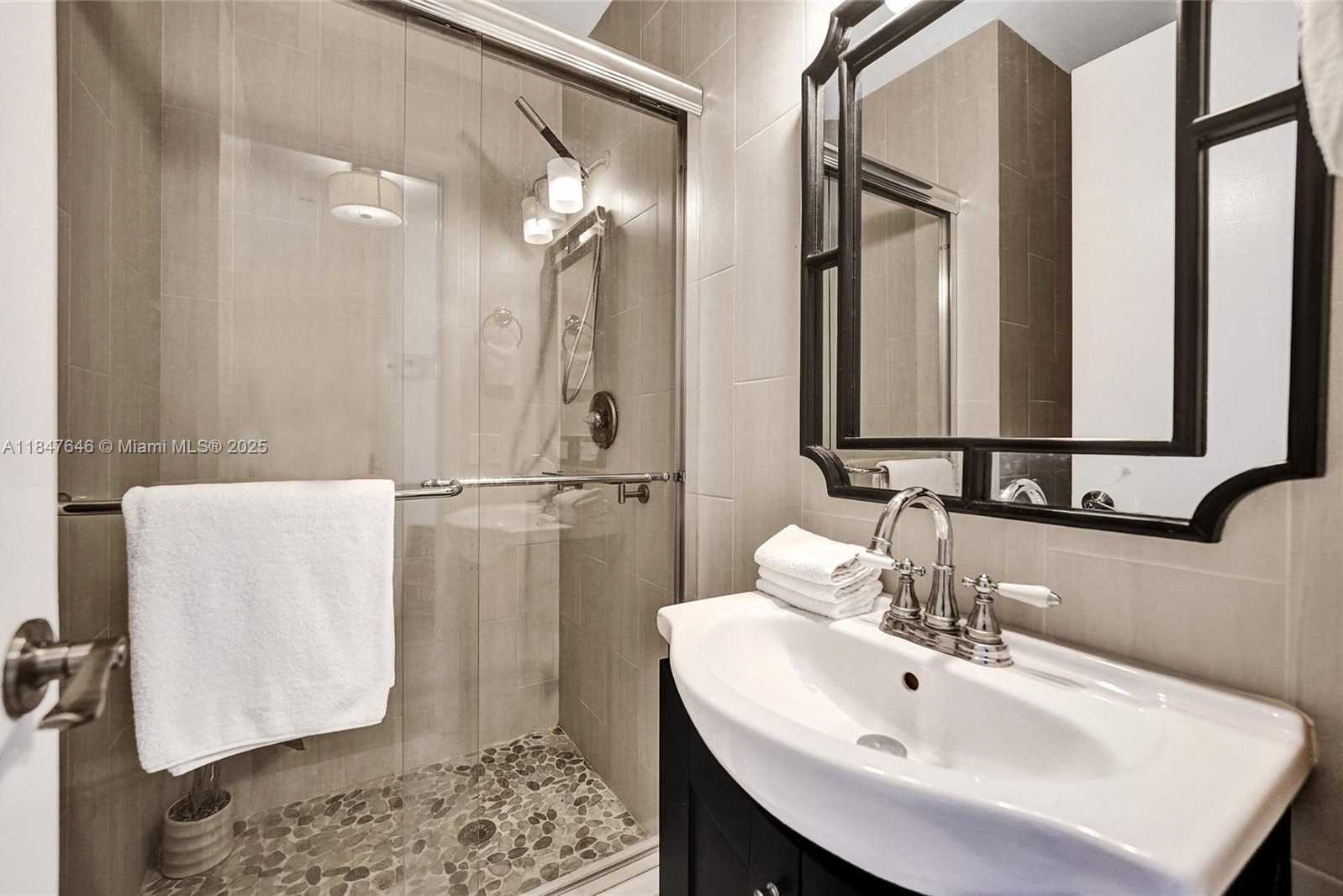 Small Image of 345 VIRGINIA ST, Hollywood Number 22