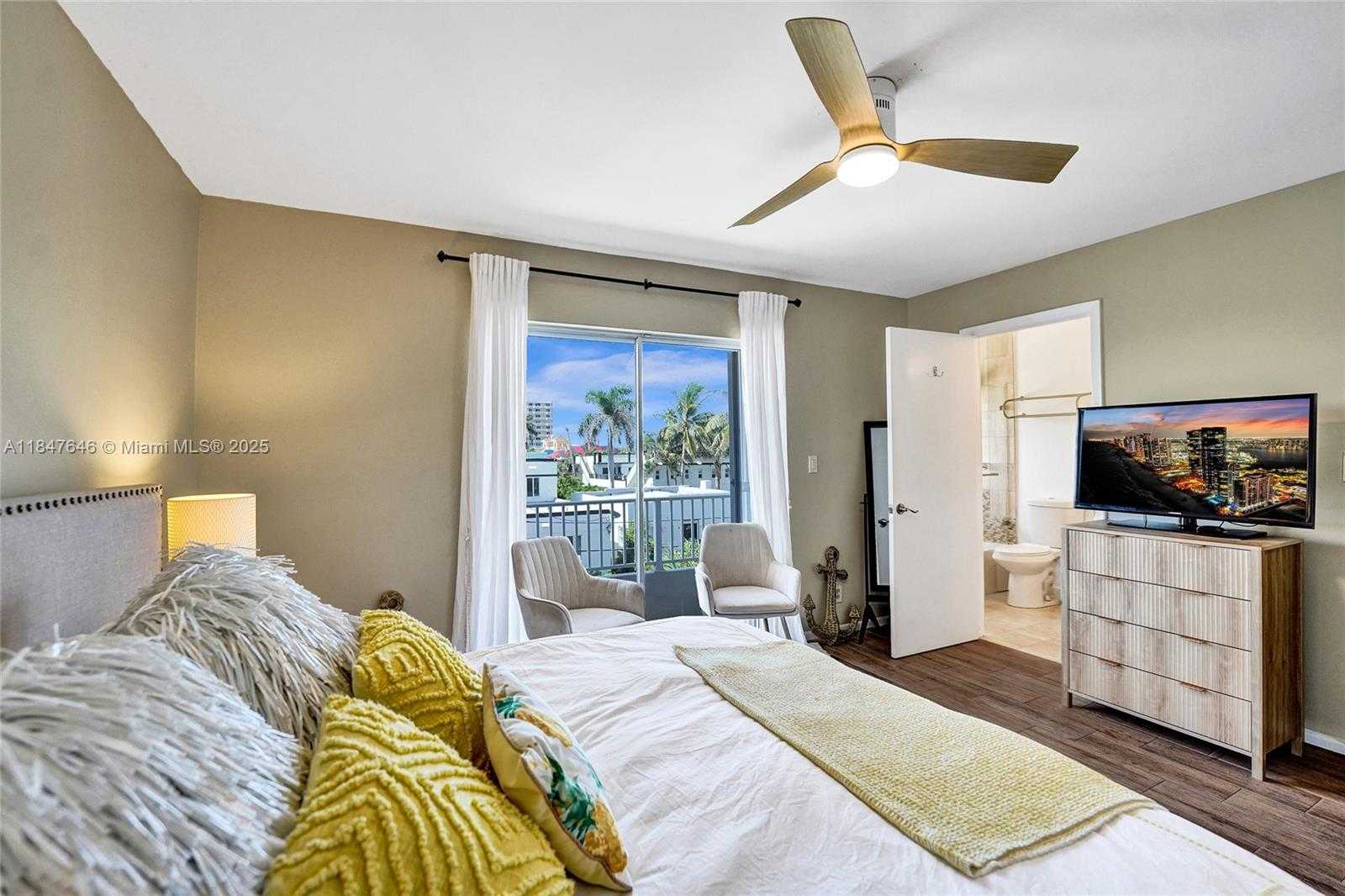 Small Image of 345 VIRGINIA ST, Hollywood Number 26