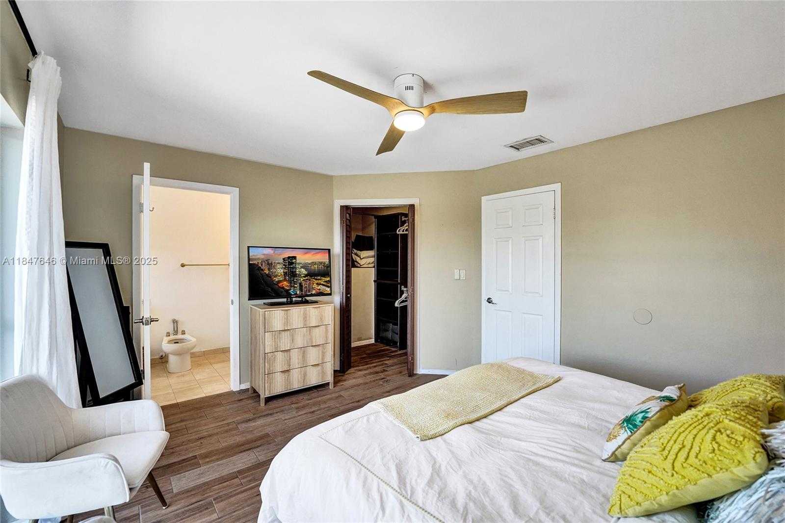 Small Image of 345 VIRGINIA ST, Hollywood Number 27