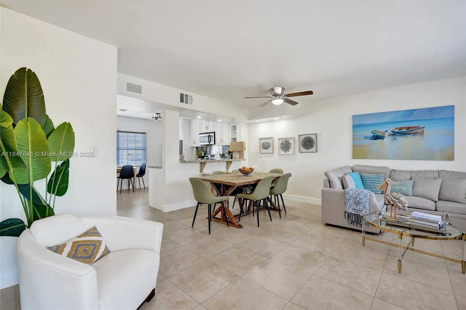 Small Image of 345 VIRGINIA ST, Hollywood Number 3