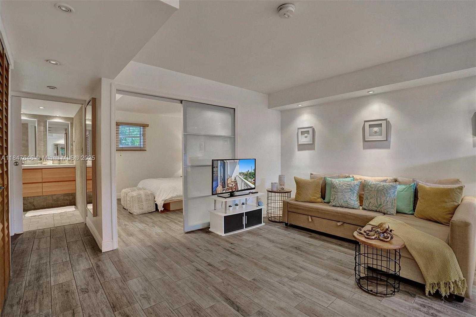 Small Image of 345 VIRGINIA ST, Hollywood Number 45
