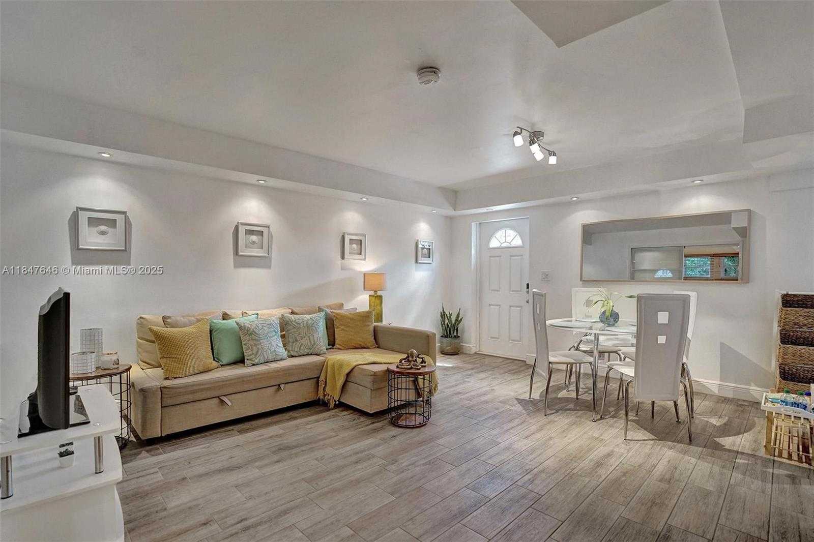 Small Image of 345 VIRGINIA ST, Hollywood Number 46