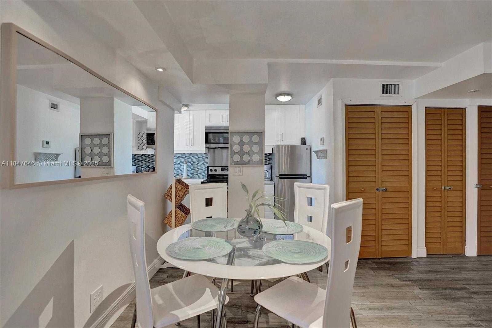 Small Image of 345 VIRGINIA ST, Hollywood Number 47