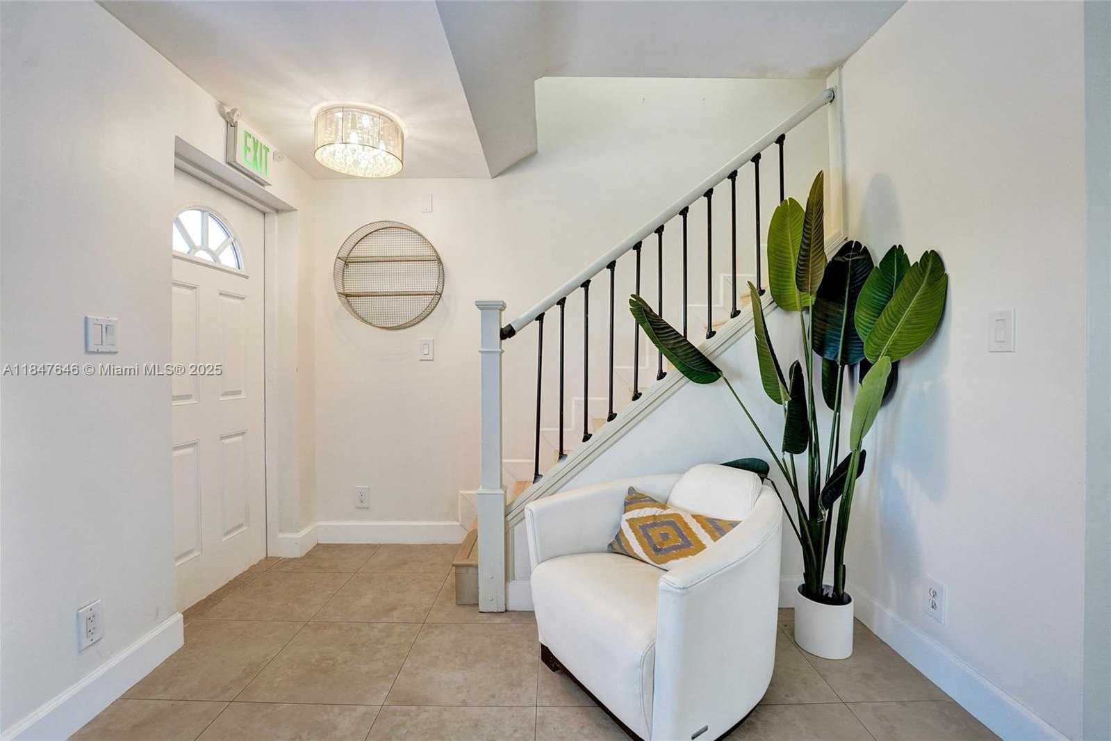 Small Image of 345 VIRGINIA ST, Hollywood Number 6