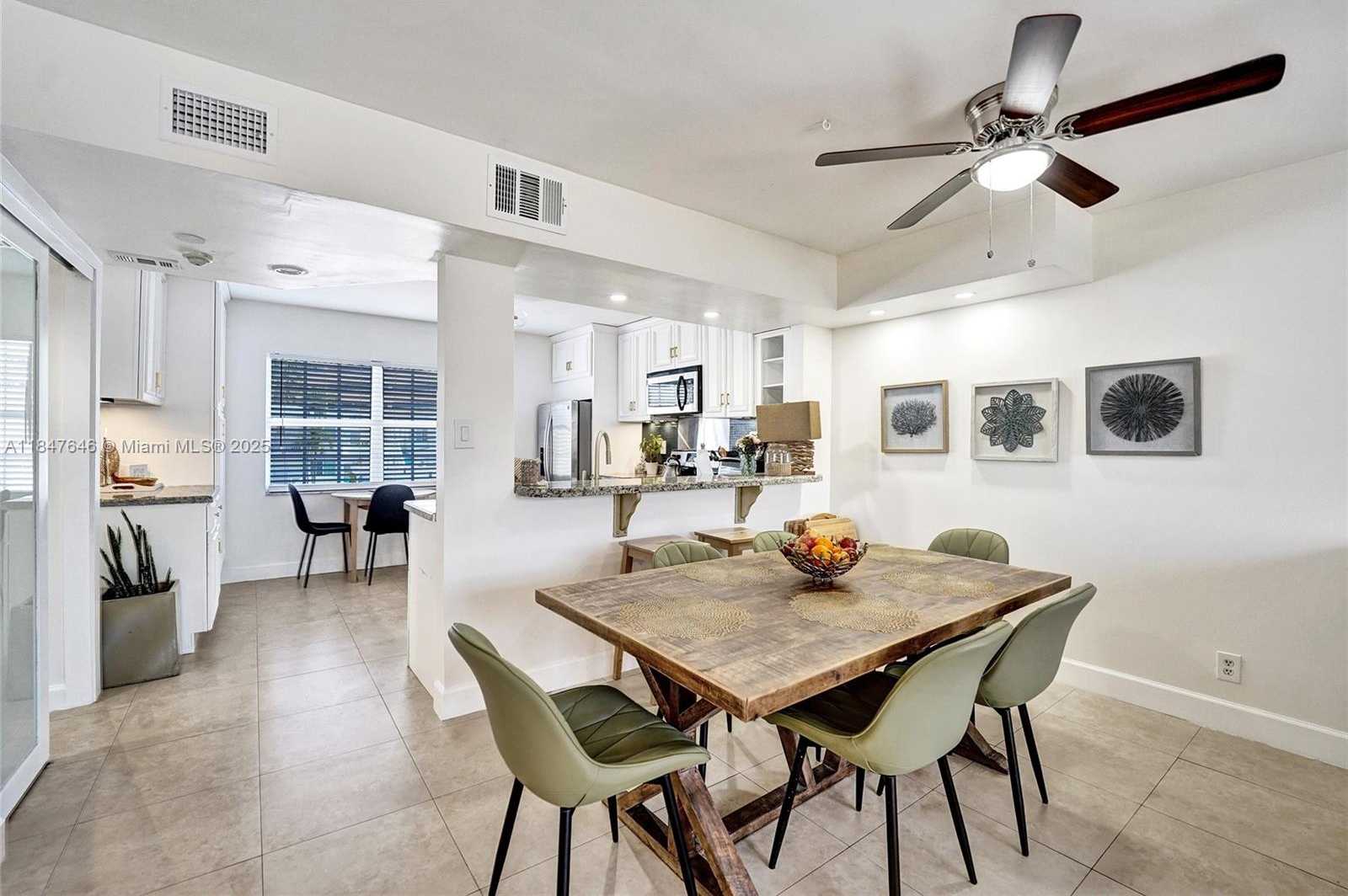 Small Image of 345 VIRGINIA ST, Hollywood Number 7