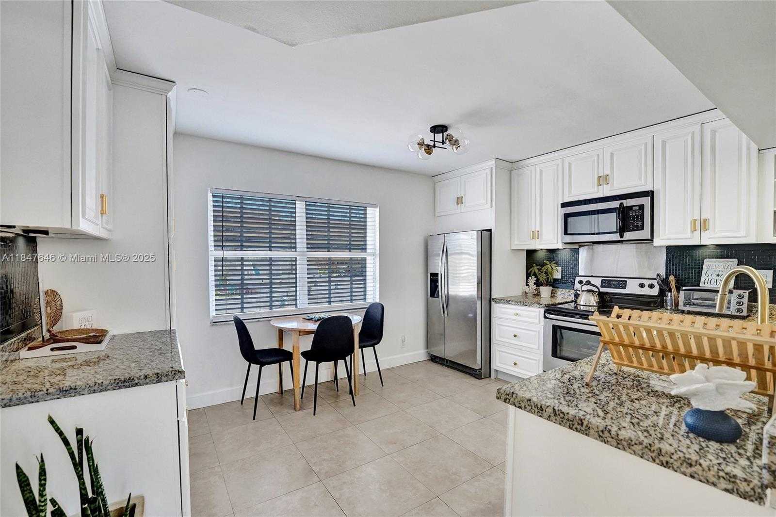 Small Image of 345 VIRGINIA ST, Hollywood Number 9