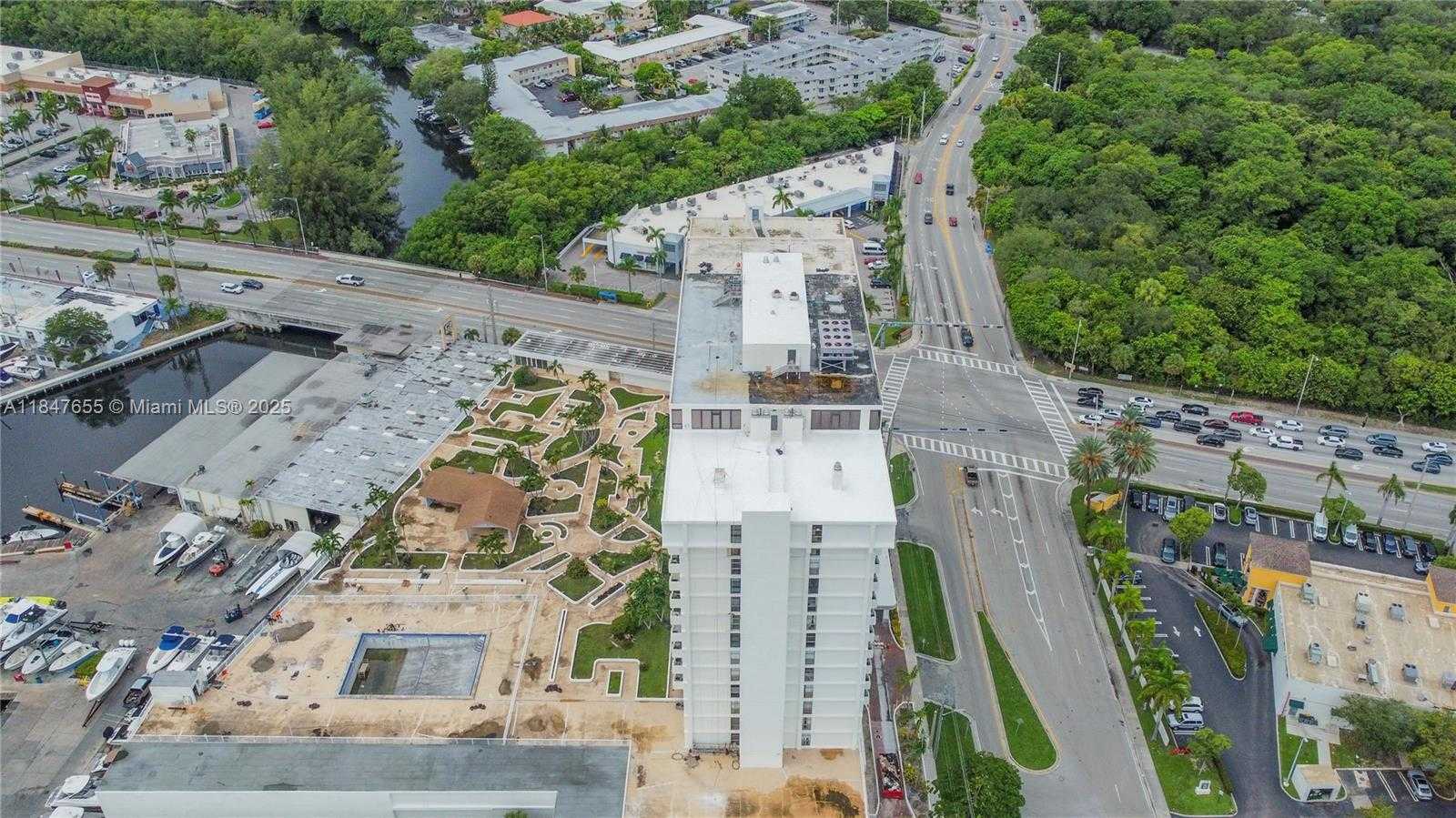 Small Image of 13499 BISCAYNE BLVD #407, North Miami Number 17