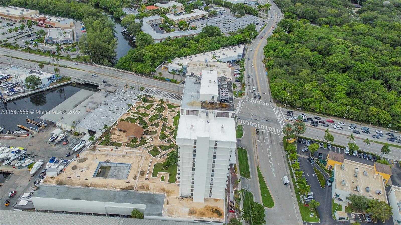 Small Image of 13499 BISCAYNE BLVD #407, North Miami Number 18