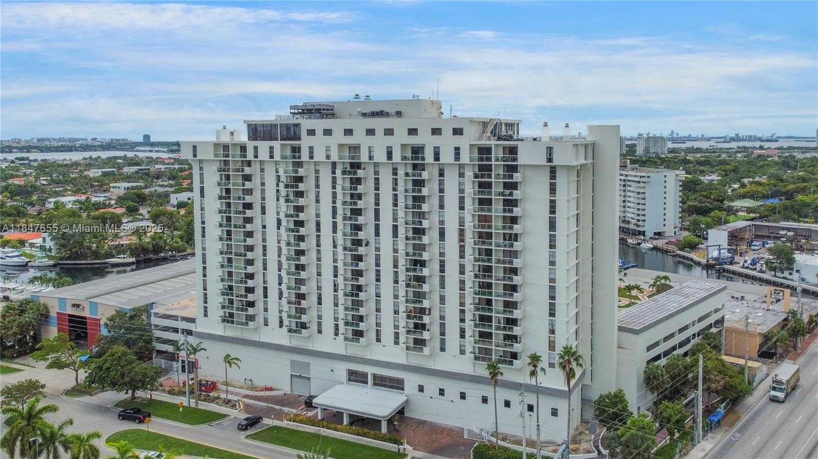 Small Image of 13499 BISCAYNE BLVD #407, North Miami Number 2