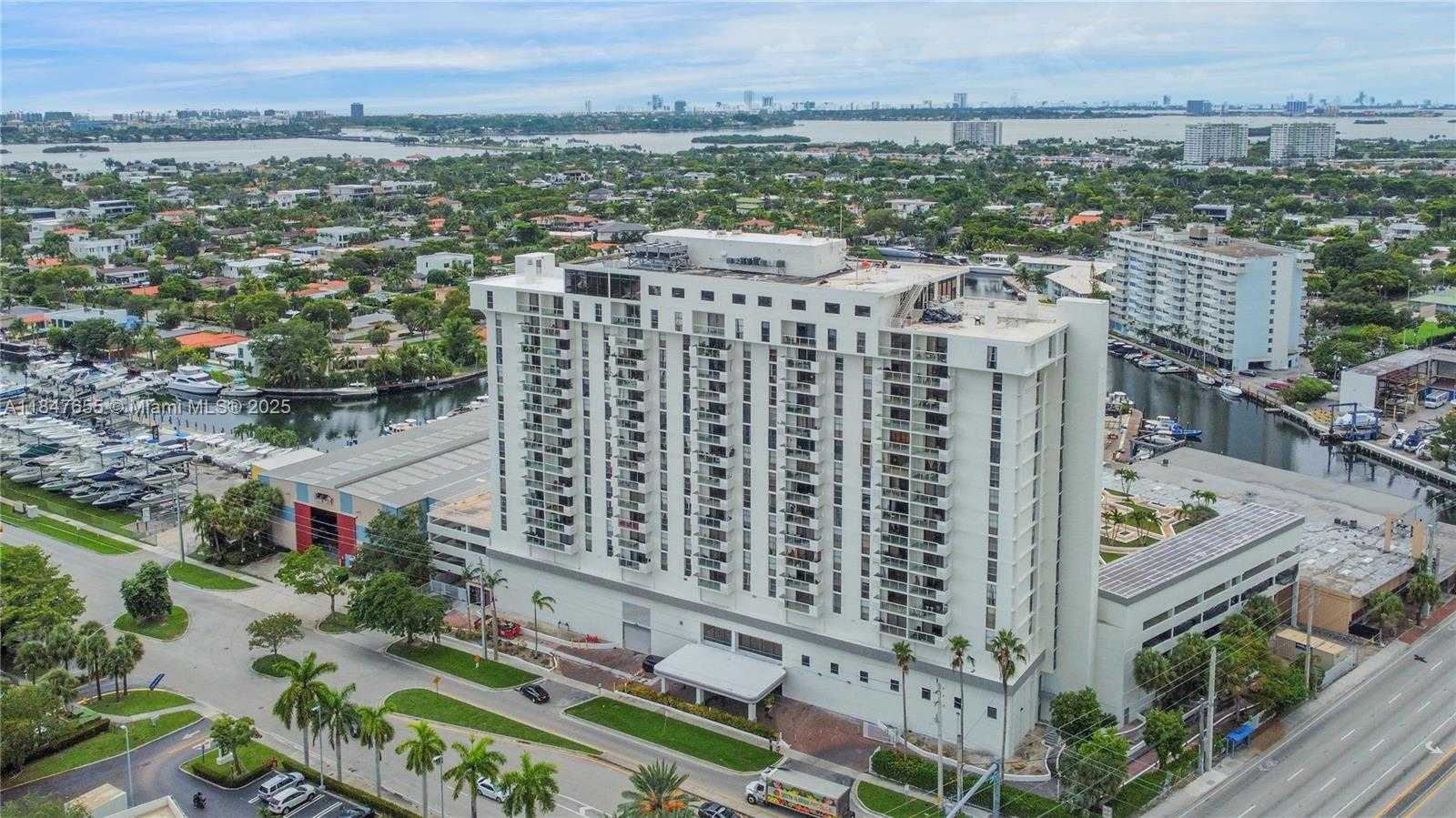 Small Image of 13499 BISCAYNE BLVD #407, North Miami Number 3