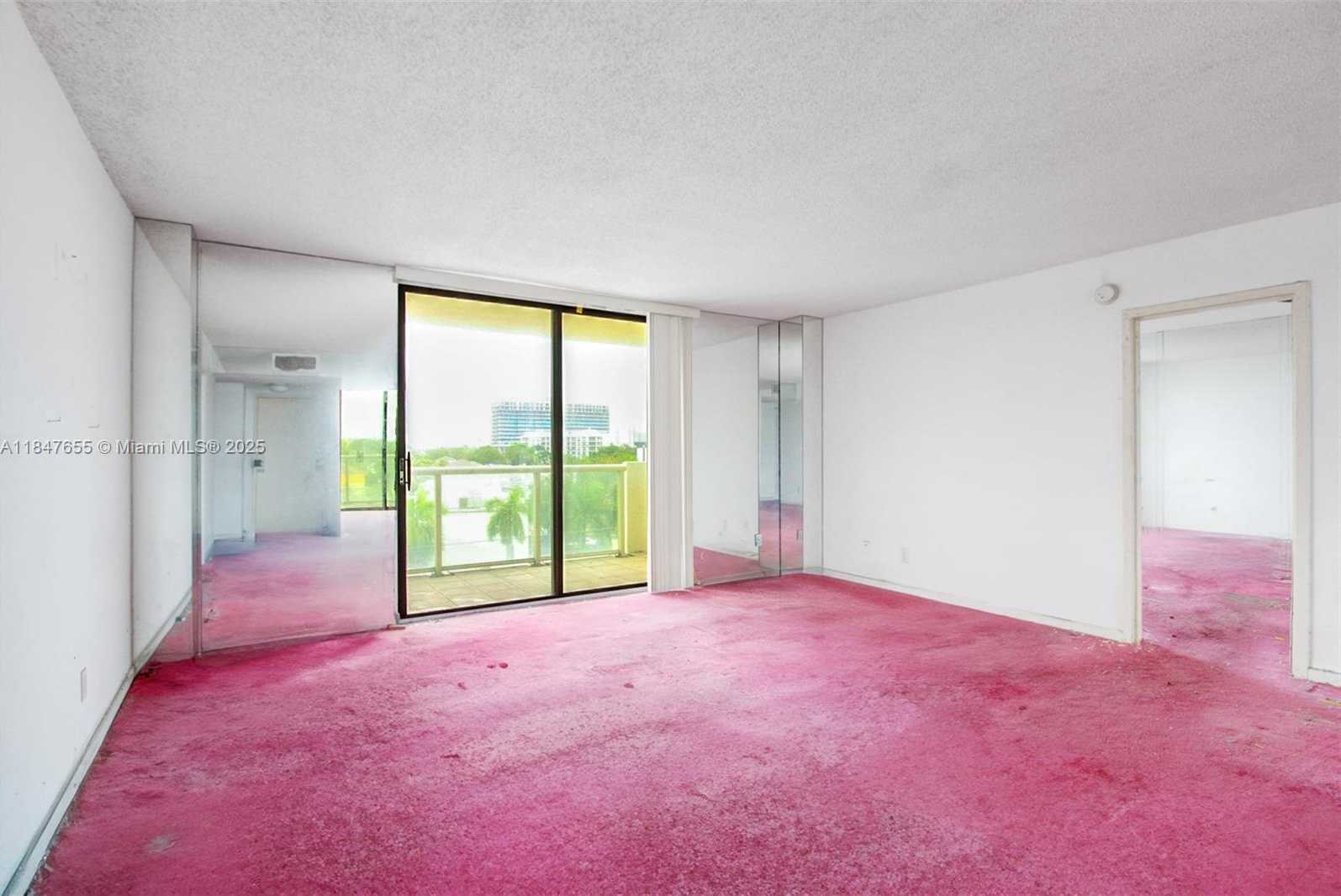 Small Image of 13499 BISCAYNE BLVD #407, North Miami Number 4